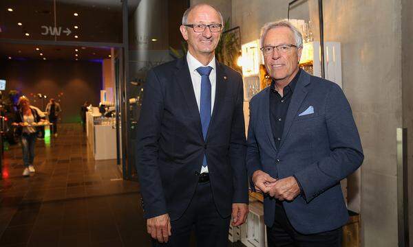 Wirtschaftslandesrat Anton Mattle (l.) mit VOWA Innsbruck-Geschäftsführer und Skoda-Autohändler Erwin Cassar.