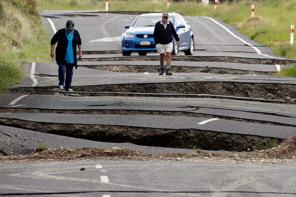 Im September hatte ein Erdbeben der Stärke 7,1 an der Ostküste Neuseelands einen kleinen Tsunami ausgelöst, bei dem es aber nicht zu größeren Schäden kam.