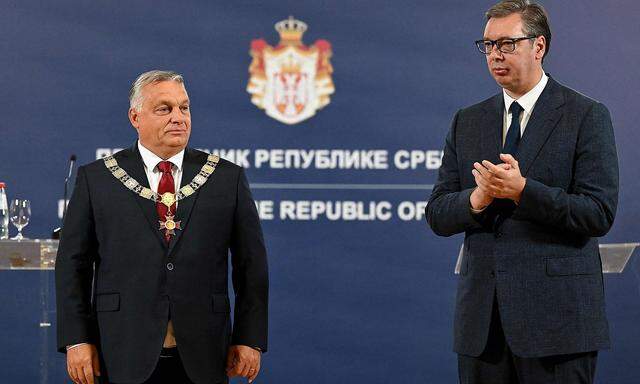 Orbán (li.) war Mitte September zu Besuch in Serbien, das bei Russland-Sanktionen ebenfalls zurückhaltend agiert und die EU damit ebenso verärgert.