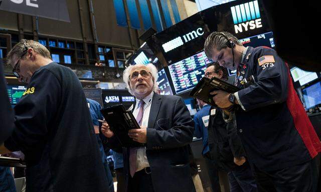 US-DOW-JONES-INDUSTRIAL-AVERAGE-CLOSES-AT-RECORD-HIGH