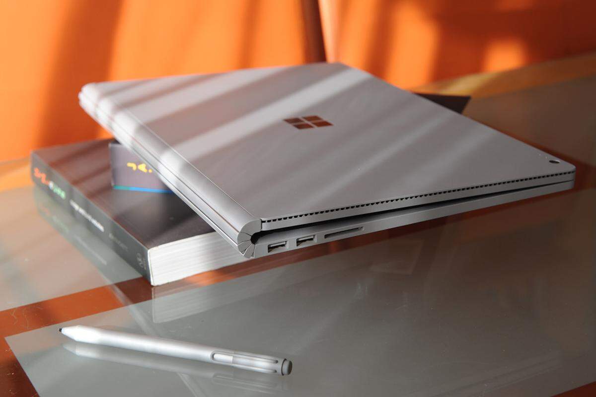 Das Surface Book ist ein in vielen Bereichen beeindruckendes Gerät. Der Preis von 1649 bis 2919 Euro wirkt dennoch abschreckend. Wer bereit ist, ihn zu zahlen, erhält aber ein Gerät, das es in dieser Form sonst nirgends gibt.
