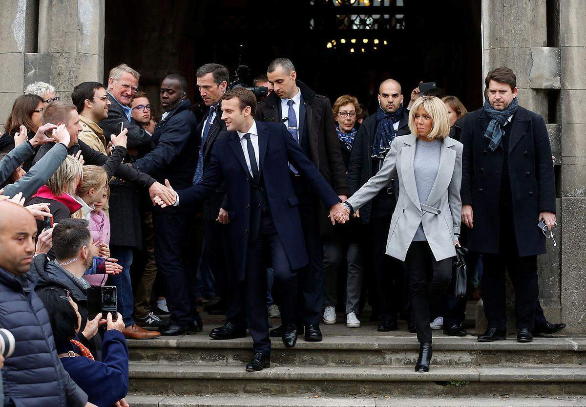 Von Louis Vuitton war auch Macrons Outfit bei der Stimmabgabe in der ersten Runde der französischen Präsidentschaftswahl...
