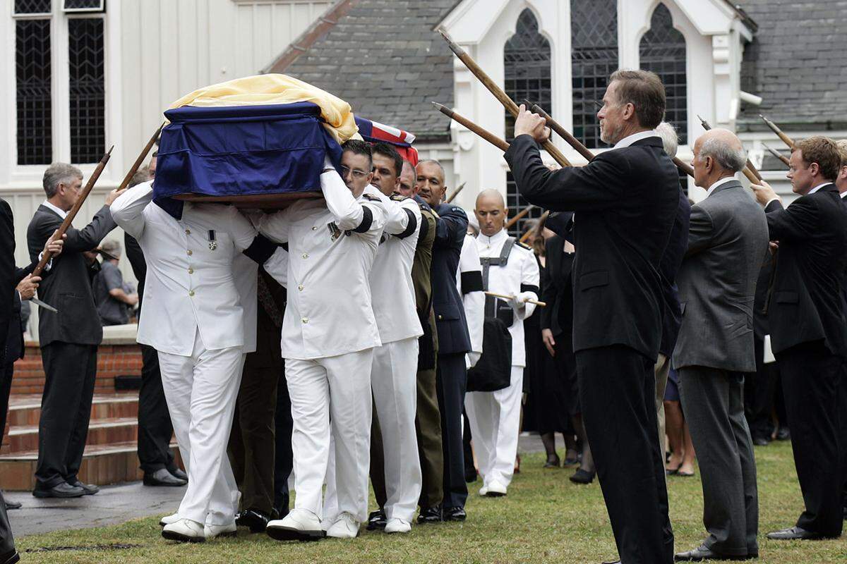 Edmund Hillary starb am 11. Jänner 2008 in einem Krankenhaus in Auckland an einem Herzanfall, einige Monate vor seinem 89. Geburstag. Er wurde bei einem Staatsbegräbnis mit 600 Gästen beerdigt. Die neuseeländische Ministerpräsidentin Helen Clark bezeichnete ihn "als den bekanntesten Neuseeländer, der je gelebt hat".
