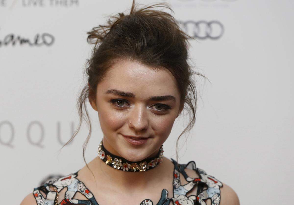 "Game of Thrones"-Darstellerin Maisie Williams hat den Trend jetzt wieder aufgenommen.