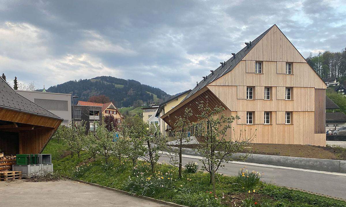  Ein Award in der Kategorie "Mehrfamlienhäuser" ging an "Ernas Haus - Studentenwohnungen oder Micro-Living am Winderhof" in Bregenz. Verantwortlich für die Ausführung zeichneten Ludescher + Lutz Architekten ZT GmbH.