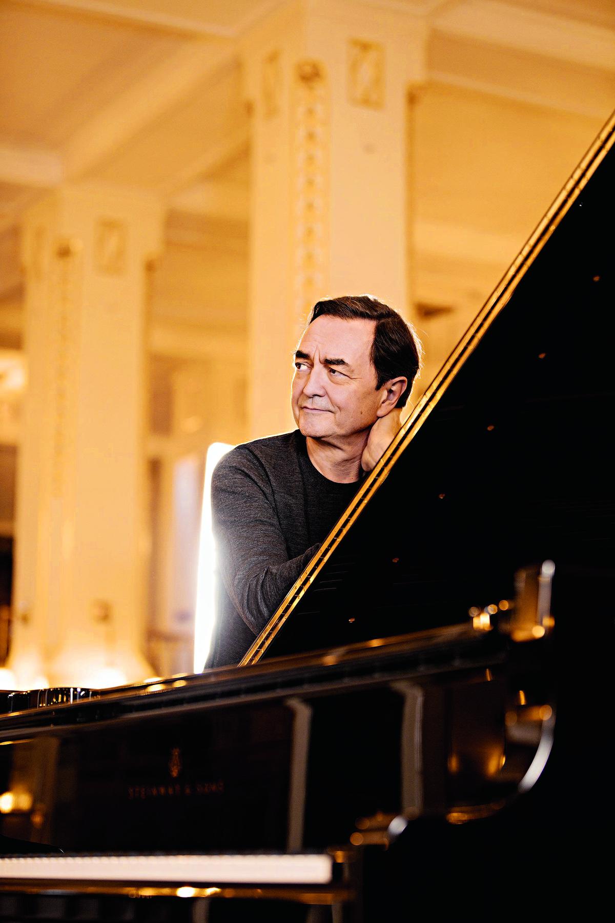 <strong>Pierre-Laurent Aimard</strong> lotet Beethovens „Bagatellen“ aus und hat „Zeit für Ligeti“.