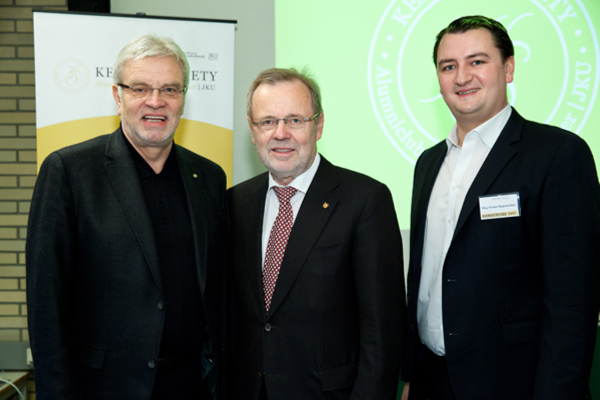 V.l.n.r.: Gerhard Stürmer (Präsident der Kelper Society, Alumniclub und Karrierecenter der JKU), Richard Hagelauer (Rektor der JKU) und Florian Hippesroither (Geschäftsführer der Kepler Society)