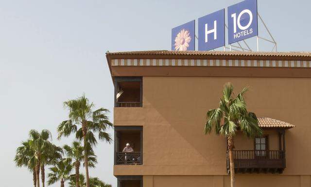 Abgeriegelt: Hunderte Gäste dürfen das H10 Costa Adeje Palace Hotel im Südwesten der Kanaren-Insel Teneriffa derzeit nicht verlassen.