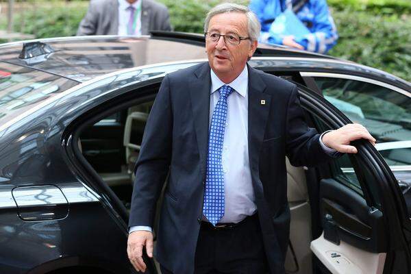 Juncker hat beim Maastrichter-Vertrag mitgewirkt, insbesondere bei der Einführung der europäischen Währungsunion. Von 2005 bis 2013 leitete er die Eurogruppe, erwarb sich in der Finanzkrise das Image eines Krisenmanagers und den Spitznamen "Mister Euro".