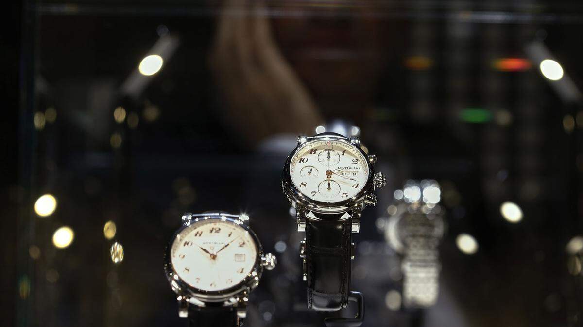 Platz drei eroberte ein Schweizer Konzern: Zur Compagnie Financière Richemont mit 12,8 Milliarden Dollar Umsatz gehören zahlreiche Luxus-Marken aus allen möglichen Segmenten: von Chloé (Bekleidung) über Montblanc (Uhren und Füller) bis hin zu Cartier (Schmuck).