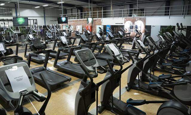 McFit Fitnessstudio in Koeln Kalk. Nach sieben Wochen Stillstand aufgrung der Corona-Einschraenkungen duerfen Fitnessstudi