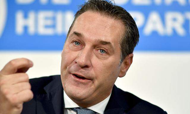 Strache: "Regierung produziert selbst 'Fake News'"