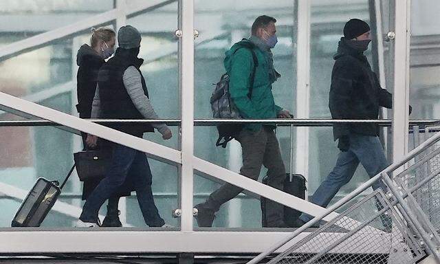 Oppositionspolitiker Nawalny war bei seiner Rückkehr am Flughafen in Russland festgenommen worden.