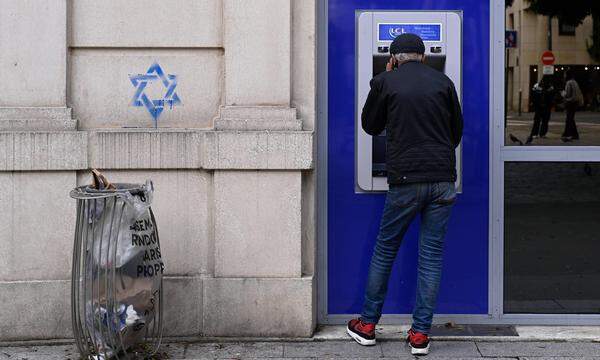 Antisemitische Schmiererei: Davidstern auf einer Mauer in Paris. 