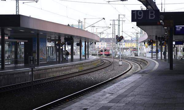 Die Deutsche Bahn geht vor Gericht gegen den neuen Arbeitskampf der Lokführergewerkschaft GDL in dieser Tarifrunde vor. 