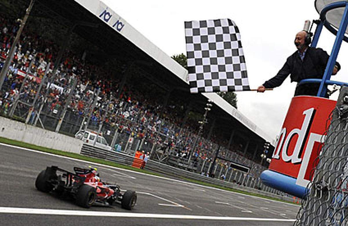 Die Heimstrecke der "Ferraristi" ist die schnellste der Formel 1: Auf den langen Geraden werden Geschwindigkeiten bis zu 340 km/h erreicht. Hier geht nichts ohne einen starken Motor und gute Bremsen. 2008 erlebten die Fans hier den Sensationssieg von Sebastian Vettel. 2009 räumten Barrichello und Button vom Brawn-Team ab.