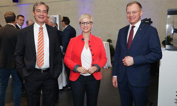 IV OÖ-Präsident Axel Greiner, WK Oberösterreich-Präsidentin Doris Hummer und Landeshauptmann Thomas Stelzer zeichnen die Leading Companies von Oberösterreich aus.