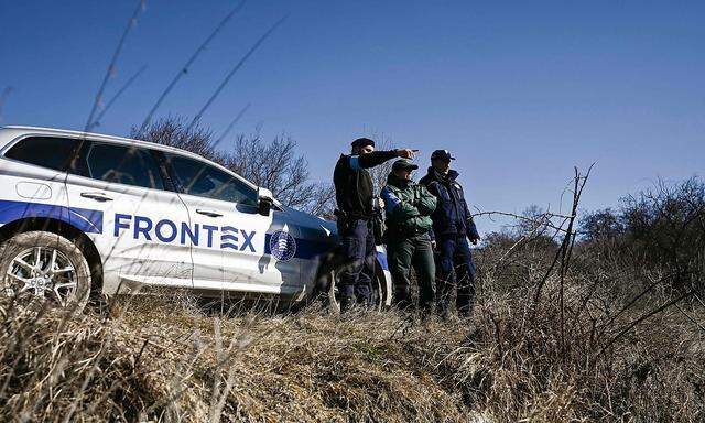 Die Außengrenzen der EU werden auch von Beamten der Grenz- und Küstenwache Frontex kontrolliert, allerdings nur lückenhaft.