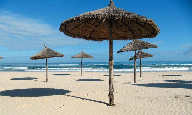 Strandzone. Mit 320 jährlichen Sonnentagen liegt Djerba an der Ostküste.