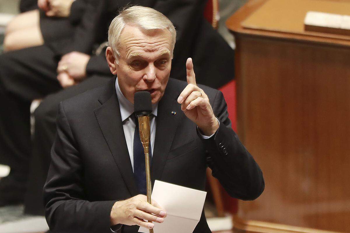 Nach Ansicht von Frankreichs Außenminister Jean-Marc Ayrault wirft Trumps Sieg große Fragen auf. "Es gibt mehr Unsicherheit", sagte er in einem Interview des französischen Fernsehsenders France 2. "Was wird aus dem Pariser Klimaabkommen? Was wird aus der Atomvereinbarung mit dem Iran, die Donald Trump infrage stellen will? Das sind entscheidende Fragen, die wir bereits stellen." Es gehe nun darum, herauszufinden, was der neue US-Präsident machen wolle. "Denn was er bisher gesagt hat, löst einige Sorgen aus." Er stellte zugleich die Partnerschaft seines Landes mit den USA heraus und betonte die Notwendigkeit der Zusammenarbeit "für eine friedliche Welt".  