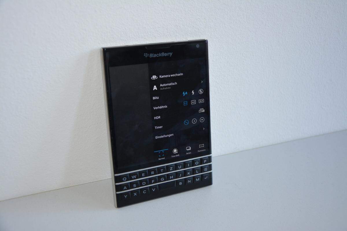 Bei den Funktionen in der Kamera-App hat BlackBerry alles andere als gegeizt. In einem übersichtlichen Menü werden einem alle Einstellungsmöglichkeiten auf einen Blick angezeigt. Auffallend ist nur die Wärmeentwicklung im oberen Drittel, wenn man die Kamera-App länger geöffnet hat. Dies ist im Test bei anderen Anwendungen aber nicht aufgefallen.