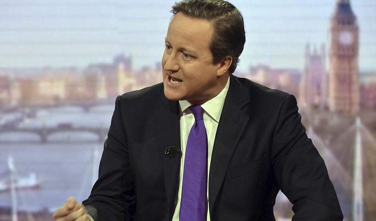Der britische Premierminister David Cameron äußert sich über den Anschlag entsetzt. Es handele es sich um eine abscheuliche Tat. Sein Land stehe beim Kampf gegen den Terrorismus an der Seite Frankreichs.