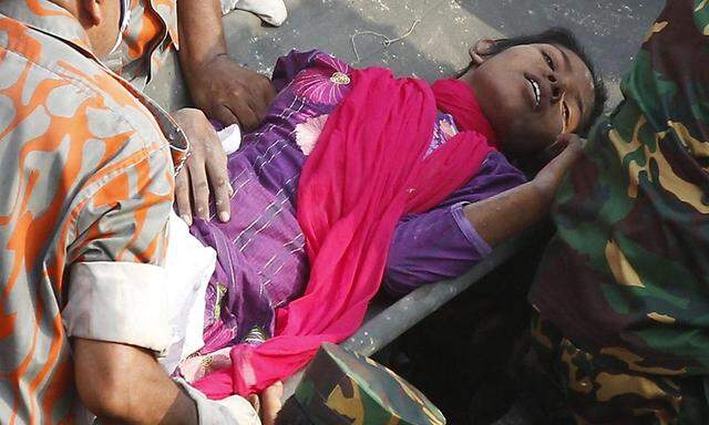 Die junge Frau überlebte 16 Tage in den Trümmern der eingestürzten Textilfabrik von Savar in Bangladesch.