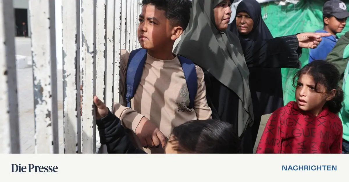 Nadel-hr-Rafah-F-r-ein-paar-Dutzend-Pal-stinenser-ffnet-sich-der-Weg-nach-Gaza-premium-