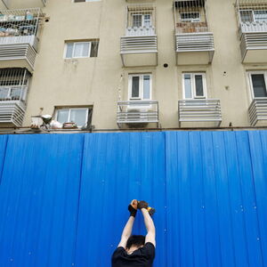 China versucht das Coronavirus – hier in Peking – mittels Lockdowns und der Abschottung ganzer Wohnblöcke einzudämmen. Die Auswirkungen sind weltweit zu spüren.