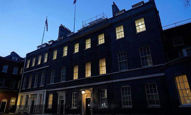 Archivbild vom Amtssitz des britischen Premierministers, der Downing Street Nummer 10 in London.