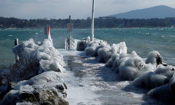 Noch eine eisige Ansicht vom Genfer See.
