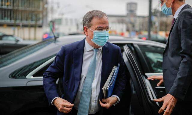 Armin Laschet auf dem Weg in die Parteizentrale.