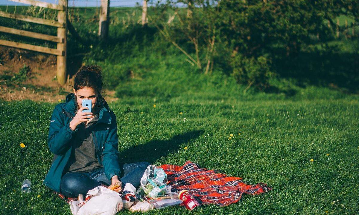 An einem sonnigen Tag spontan ins Grüne fahren statt an die Uni.Wer in Innsbruck studiert, hat die Qual der Wahl der umliegenden Berge, aber auch um Wien gibt es hervorragende Ausflugsziele fürs Uni schwänzen. Dazu muss man nicht einmal die Stadtgrenze verlassen: Donauinsel, Lainzer Tiergarten oder Kahlenberg sind da nur eine kleine Auswahl.