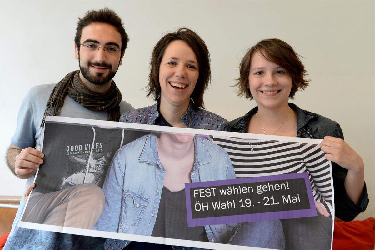 Für die Fraktion Engagierter Studierender (FEST) gehen ebenfalls drei Studenten ins Rennen: Sasan Djalali, Magdalena Goldinger und Kathrin Romanowski (von links nach rechts). Goldinger wurde am 1987 geboren und ist alleinerziehende Mutter einer fünfjährigen Tochter. Sie studiert Lehramt, zuvor war sie bereits an der WU und der TU Wien.Der Rechts- und Politikwissenschafts-Student Djalali wurde 1988 geboren. Der Tänzer, Schachspieler und Wanderer will auch "ein Leben neben dem Studium haben". Romanowski wiederum studiert Green Building an der FH Campus Wien: "Das hat nichts mit Garten zu tun, sondern mit nachhaltigem Bauen", so die 1993 geborene Studentin. 