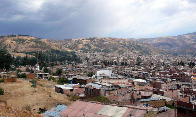 In Städten wie Huaraz wünschen sich Kleinbauern Hochhäuser und Infrastruktur neben ihren Feldern.