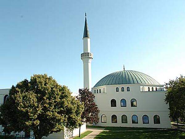 Staatlich anerkannt seit: 1912Wichtigstes Glaubenszentrum: Islamisches ZentrumMitglieder in Wien (2007): ~ 150.000Homepage