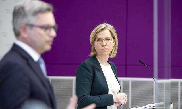 Energieministerin Leonore Gewessler (Grüne) und Finanzminister Magnus Brunner (ÖVP) haben einiges zu diskutieren.