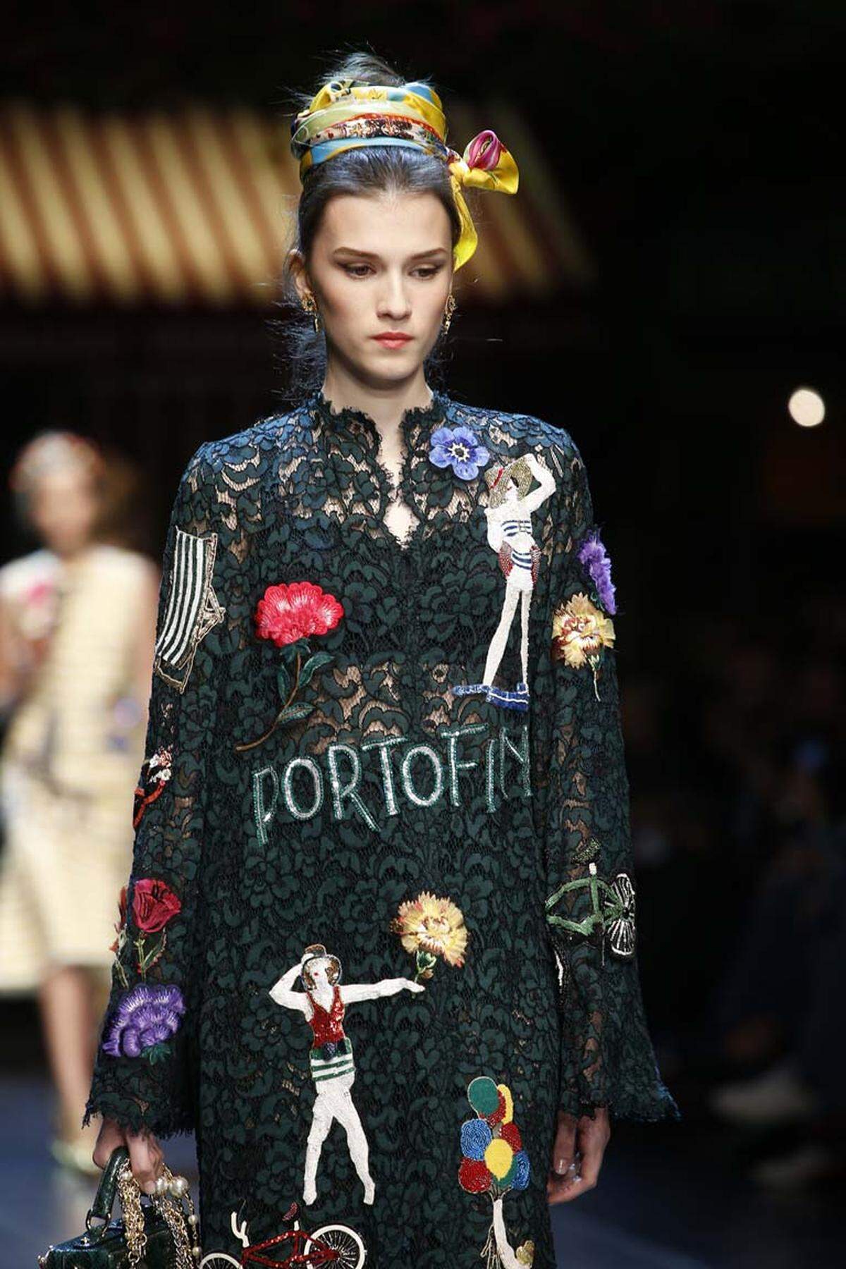Duttfrisuren erhielten bei Dolce &amp; Gabbana mit Tüchern ein Update.