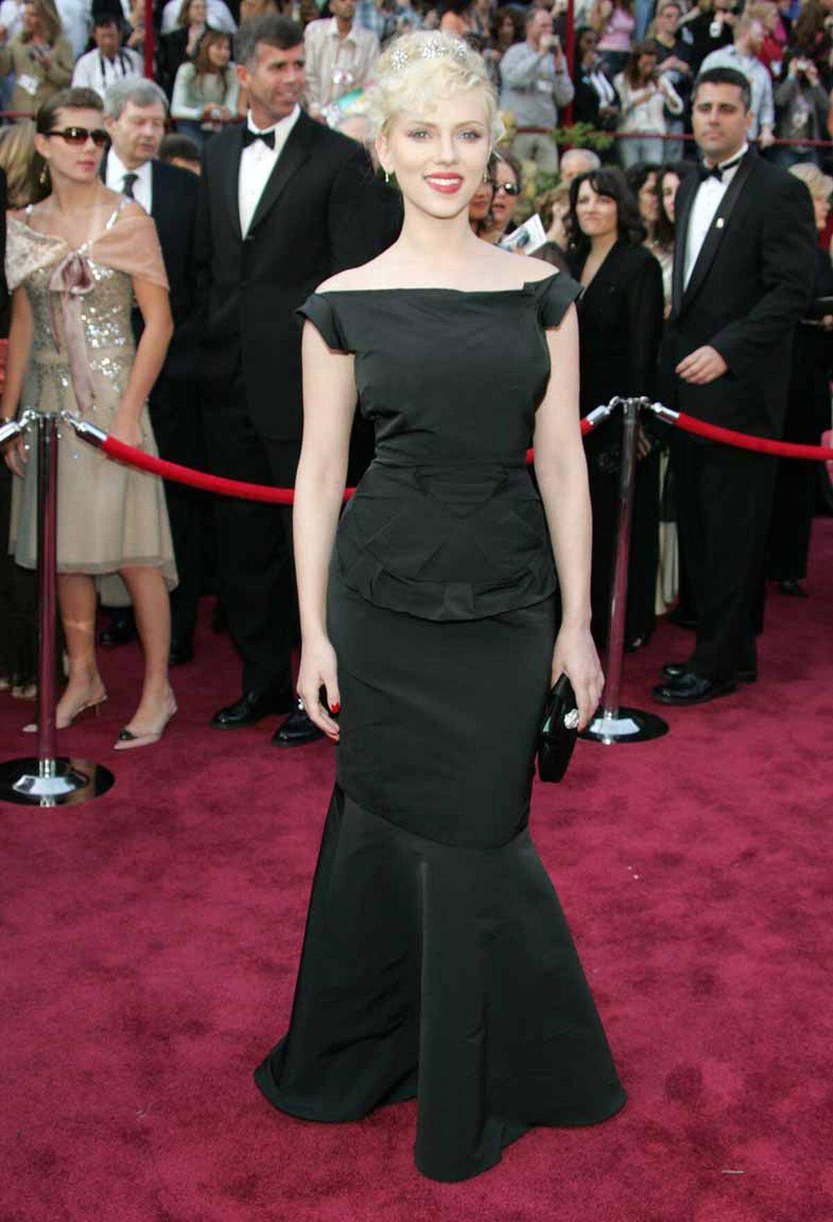 Zehn Jahre älter wirkte Scarlett Johansson in diesem Oscar-Look 2005.