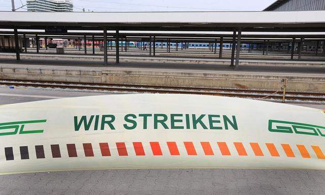 Muenchen 5 Mai 2015 Bahnstreik So leer war der Hauptbahnhof Muenchen noch nie