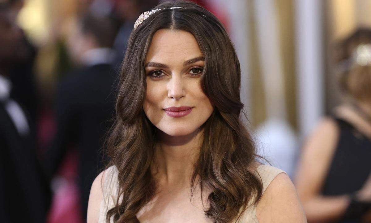 Keira Knightley wird offenbar noch immer von ihrem Stalker, Mark Revill, der ihr vergangenes Jahr mehrfach zu nahe kam, verfolgt. Im November 2016 wurde der 50-Jährige vor einem Londoner Gericht zu einer achtwöchige Gefängnisstrafe verurteilt. Zudem erhielt er ein lebenslanges Kontaktverbot zu der britischen Schauspielerin. Knightleys Stalker hat inzwischen mehrfach gegen die gerichtliche Anordnung verstossen, wie "The Sun" berichtet.