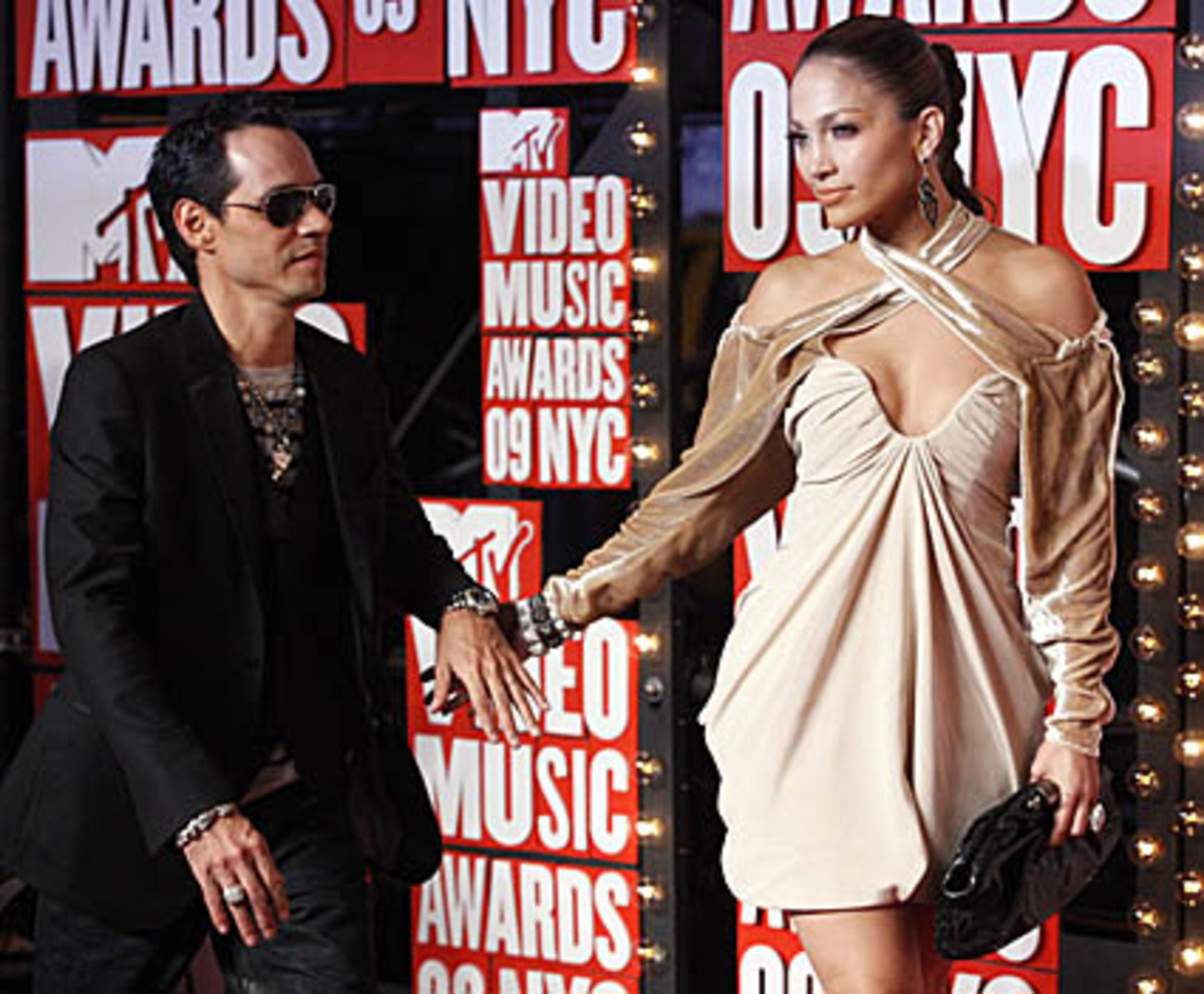 Jennifer Lopez kam mit Ehemann Marc Anthony, sang und ging ohne Preis nach Hause.