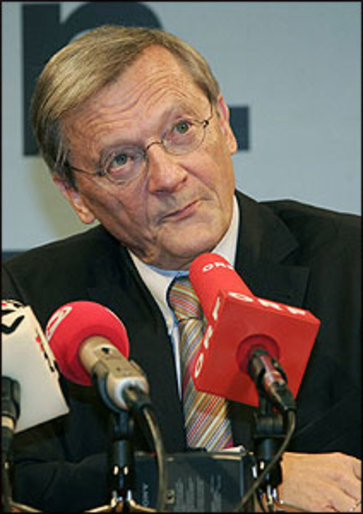 "Gusenbauer hat einen möglichen Weg in die Luft gesprengt."Kanzler Wolfgang Schüssel fühlt sich durch diverse Interviews des SPÖ-Vorsitzenden brüskiert.