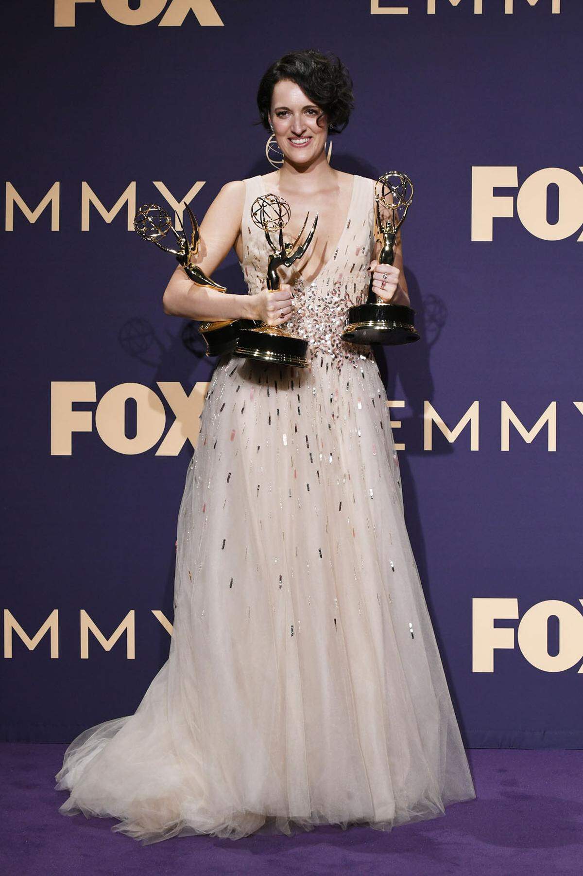 Heimlicher Star des Abends war aber Phoebe Waller-Bridge, die mit der Amazon-Erfolgsserie "Fleabag" absahnte. Die Awards nahm sie in einer Robe von Monique Lhuillier entgegen.