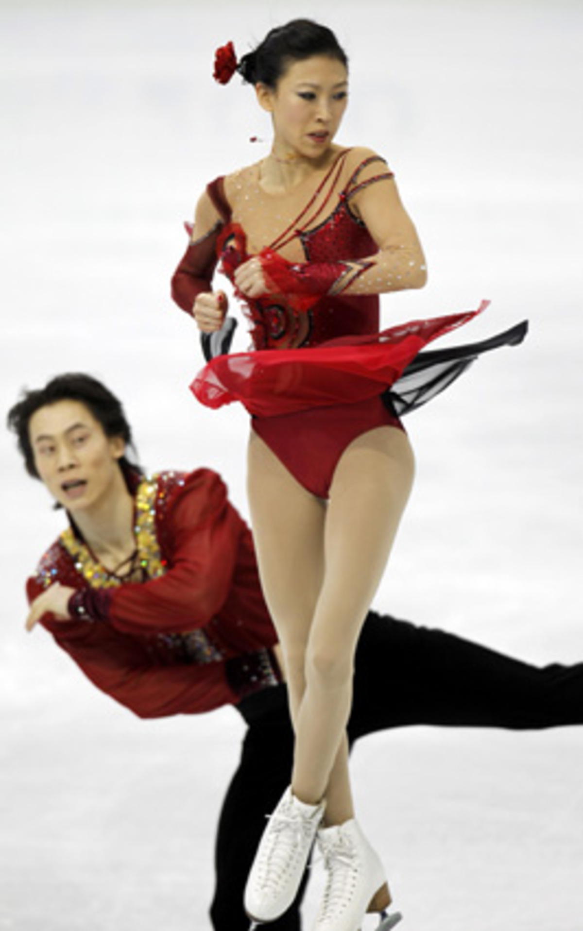 Die Silbergewinner Pang/Tong zeigten zwar die beste Kür, doch ihr Rückstand als Vierte des Kurzprogramms war für den Titelgewinn zu groß. Ob das an der musikalischen Untermalung "Impossible Dream" lag?