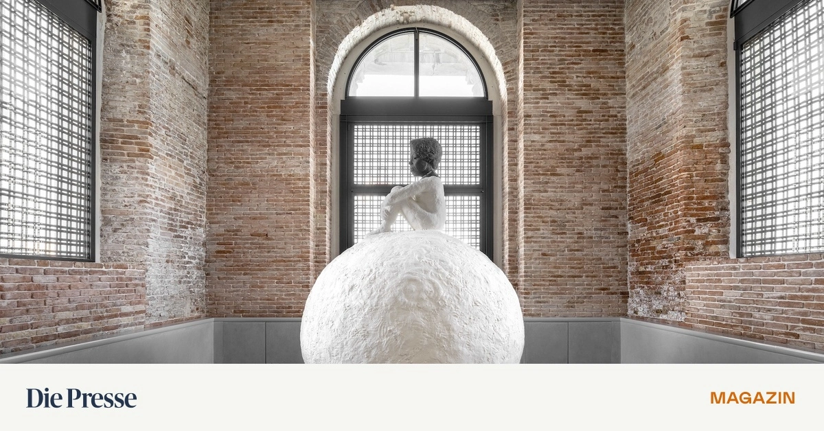 Europa-als-schwangere-Migrantin-in-Venedigs-Zollstation-premium-