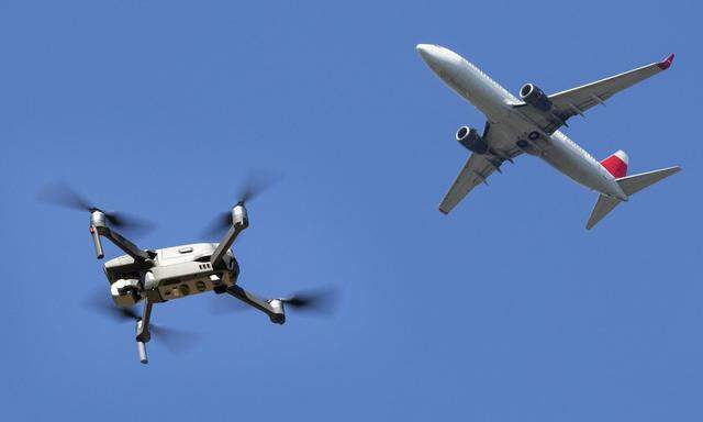 Im Mittelpunkt der Forschung steht die selbstständige Navigation von Drohnen mithilfe an Bord montierter Kameras.