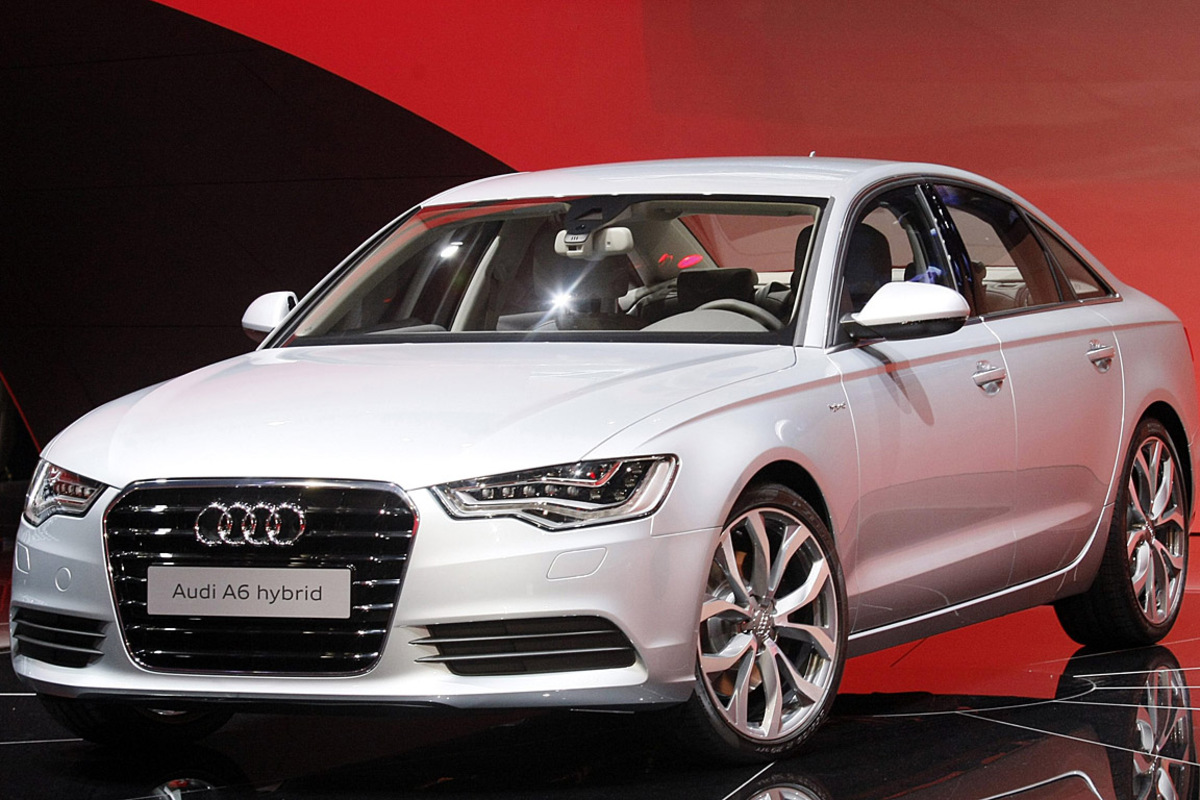Audi feiert ein Rekordjahr. 2011 soll es auch dank des neuen A6 weiter aufwärts gehen. An den Dimensionen hat sich kaum was geändert. Fünf Motoren stehen vorerst zur Wahl: von 177 bis 300 PS. Die neue Generation wird es auch mit einem Hybrid-Antrieb geben.