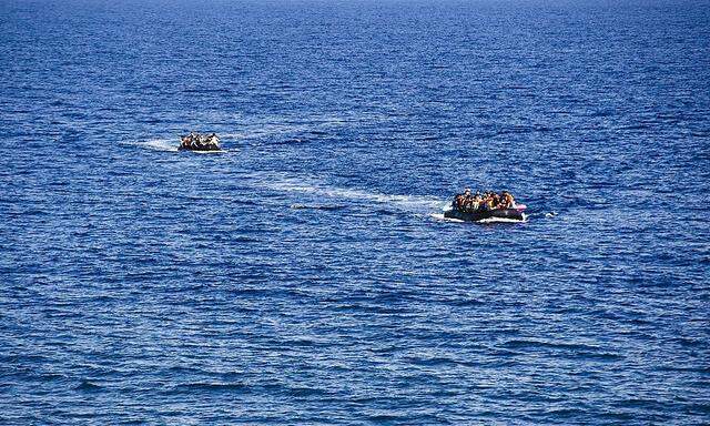 Mit Schlauchbooten kommen viele Flüchtlinge aus der Türkei auf die griechische Insel Lesbos und damit in die EU.