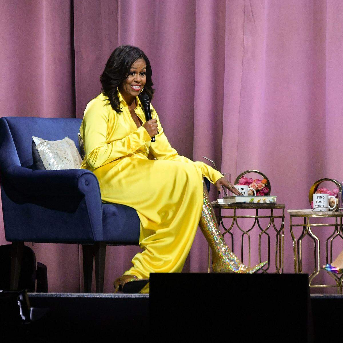 Virale Momente machen die Balenciaga-Produkte so erfolgreich. Als Michelle Obama goldene Stiefel des Modehauses trug, stiegen die Suchananfragen und Erwähnungen in den sozialen Kanälen.